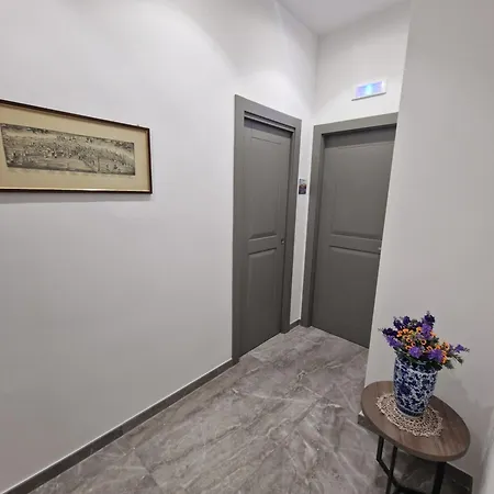 Galleria Umberto I 3* Naples