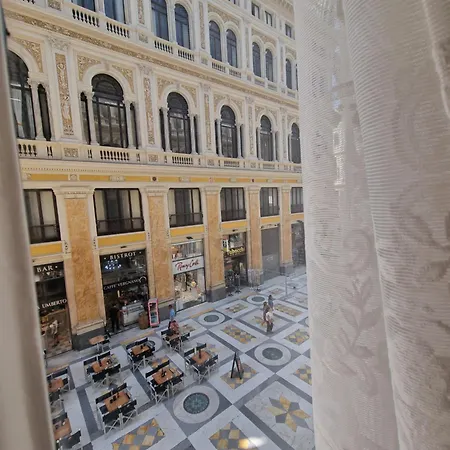 Galleria Umberto I Couette-café Naples