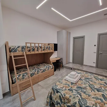 Couette-café Galleria Umberto I 3*